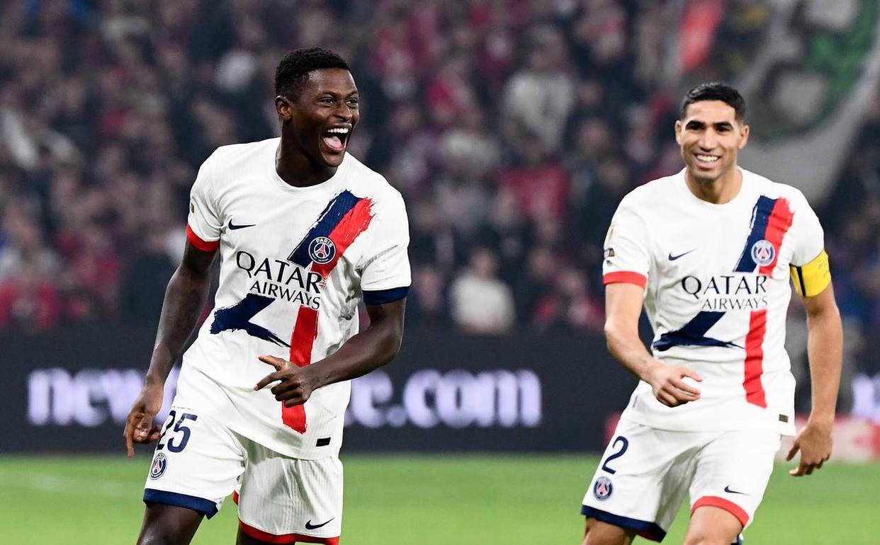 中显赫一席, 佩的弟弟埃 中显赫一席, 佩的弟弟埃